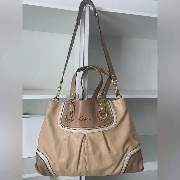 Coach Tan and Cream Shoulder
Bag with Slouchy Design -EUC - Picture 1 of 10